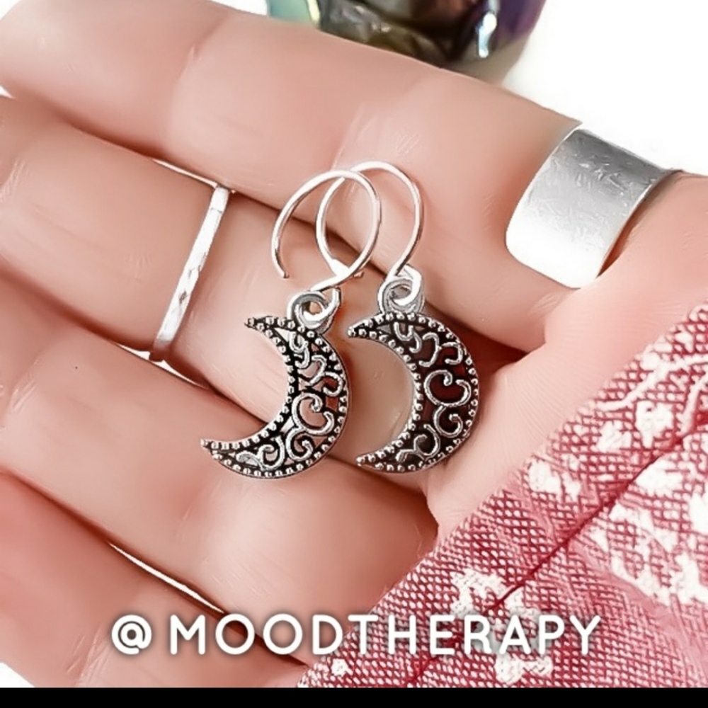 925 Sterling Silver Crescent Moon Earrings - Picture 6 of 6
